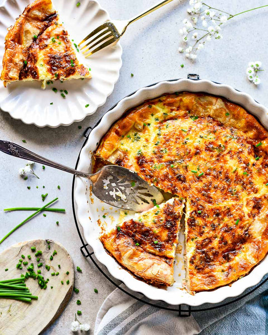 Smoked salmon with cream cheese and dill quiche