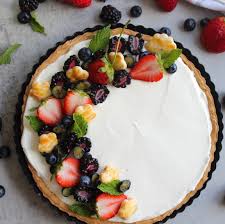 Vanilla cheese cake with fresh fruits